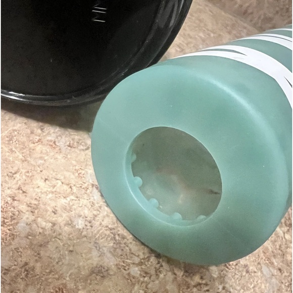 Bundle of 2 Victoria's Secret pink collectible travel mug tumblers! - Picture 7 of 8